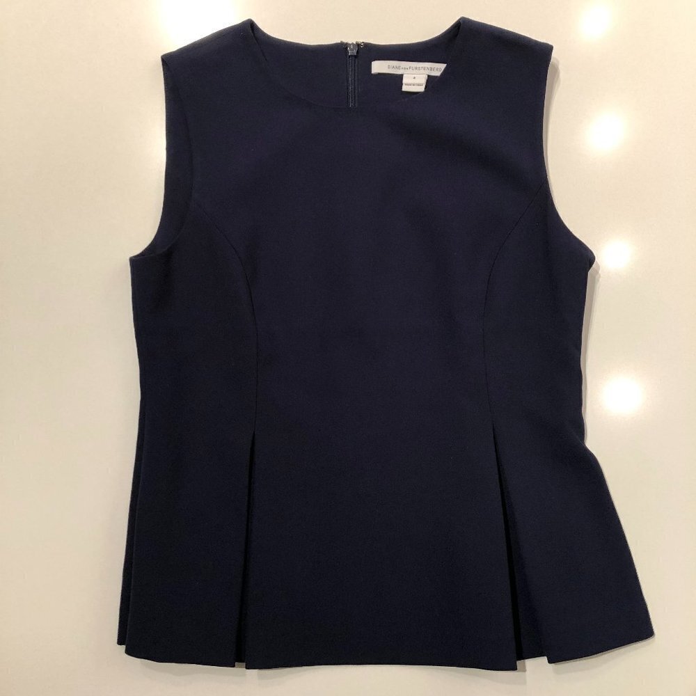 Diane von Furstenberg Slvless Scoop Nk Fitted Peplum Top Navy Sz 4 NWOT